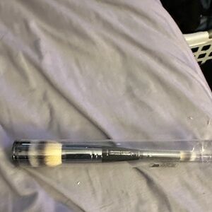 Professional Dual-Ended Eyeshadow Brush with Synthetic Bristles